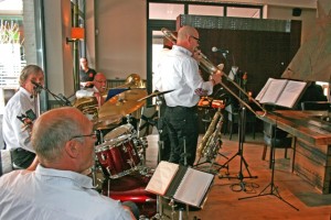 Samen muziek maken brengt sfeer en gezelligheid. (foto Joris van der Pijll)