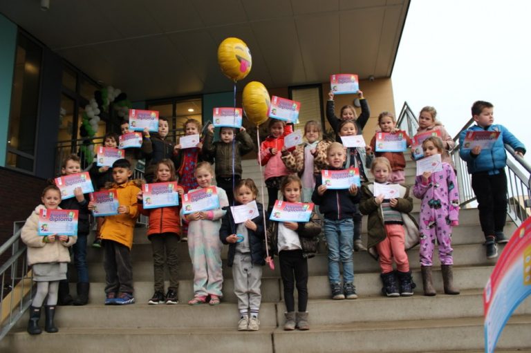 22 kinderen in Moergestel geslaagd voor zwemdiploma